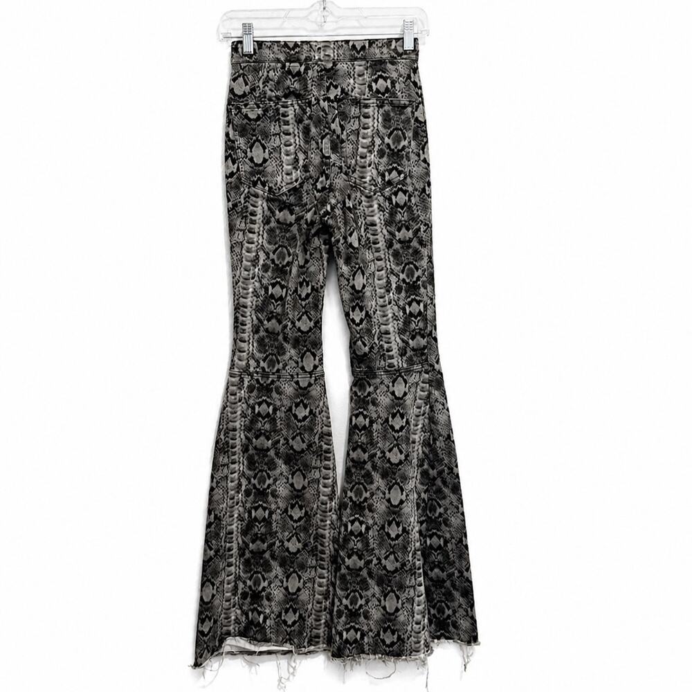 Free People Float On Snakeskin Flare High Waisted Jeans Size 27 - Picture 3 of 4